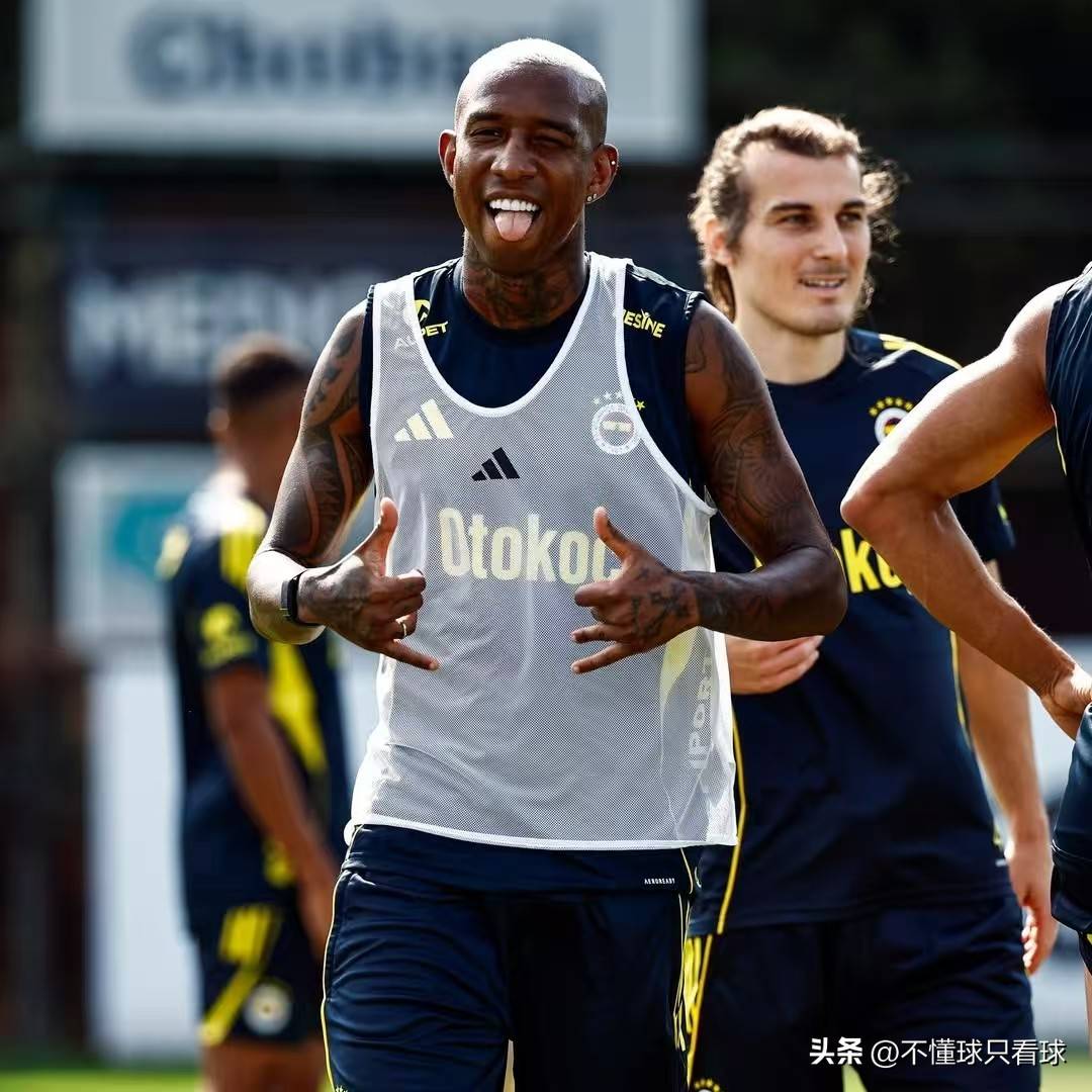 欧联倒计时，菲尼克斯太阳赛后迎来里程碑，细节引发关注，气氛紧张，年轻球员得到机会的简单介绍